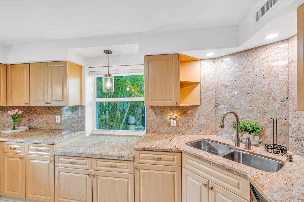 Key Colony, Florida, 33051, United States, 6 Bedrooms Bedrooms, ,4 BathroomsBathrooms,Residential,Forsale,2004351