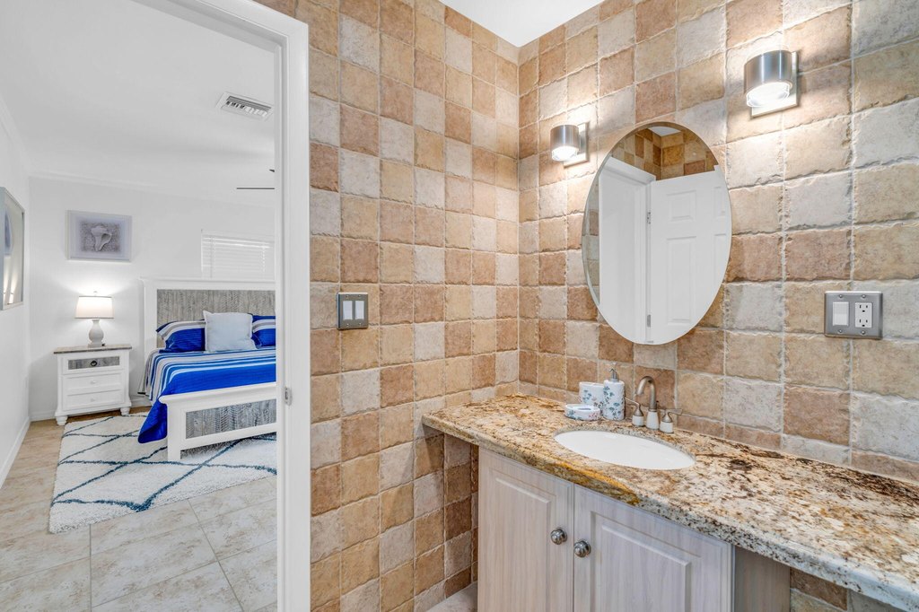 Key Colony, Florida, 33051, United States, 6 Bedrooms Bedrooms, ,4 BathroomsBathrooms,Residential,Forsale,2004351