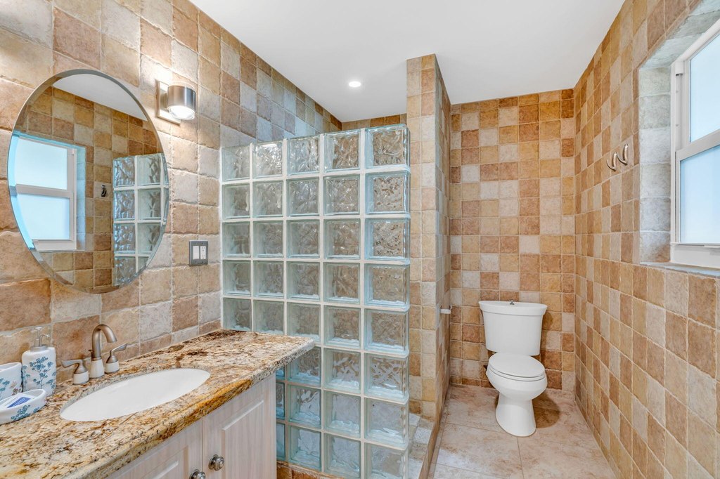 Key Colony, Florida, 33051, United States, 6 Bedrooms Bedrooms, ,4 BathroomsBathrooms,Residential,Forsale,2004351