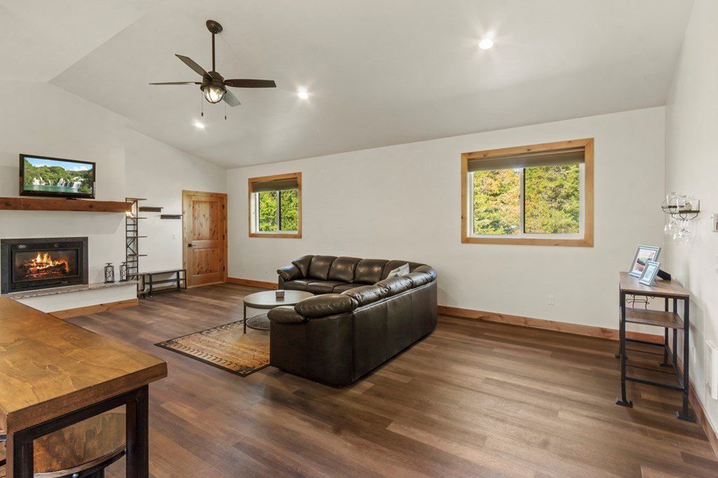 Donnelly, Idaho, 83615, United States, 2 Bedrooms Bedrooms, ,1 BathroomBathrooms,Residential,Forsale,1946188
