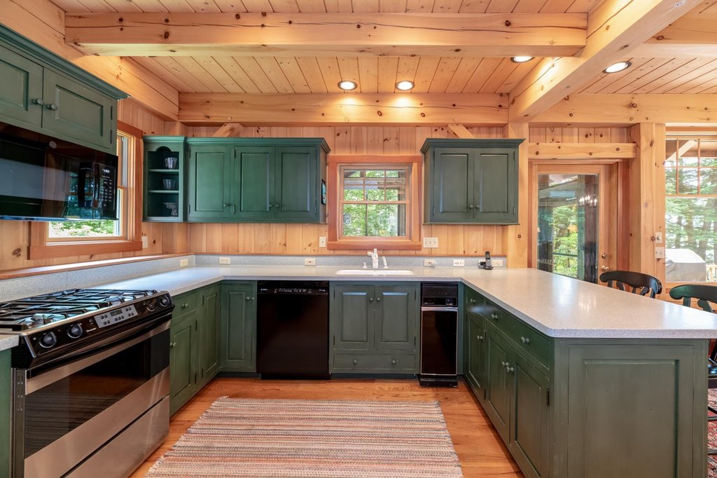 Moultonborough, New Hampshire, 03254, United States, 4 Bedrooms Bedrooms, ,3 BathroomsBathrooms,Residential,Forsale,1909940