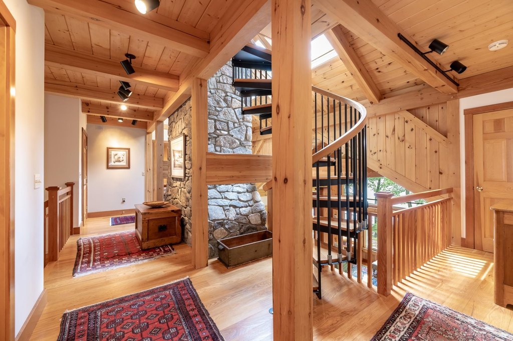 Moultonborough, New Hampshire, 03254, United States, 4 Bedrooms Bedrooms, ,3 BathroomsBathrooms,Residential,Forsale,1909940