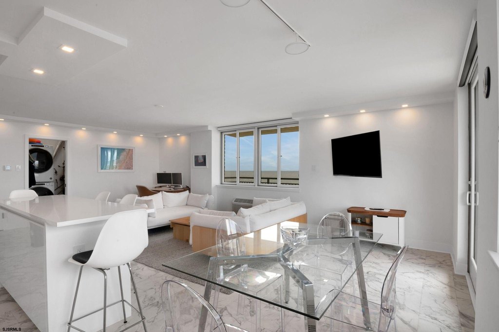 Margate, New Jersey, 08402, United States, 2 Bedrooms Bedrooms, ,2 BathroomsBathrooms,Residential,Forsale,1967248