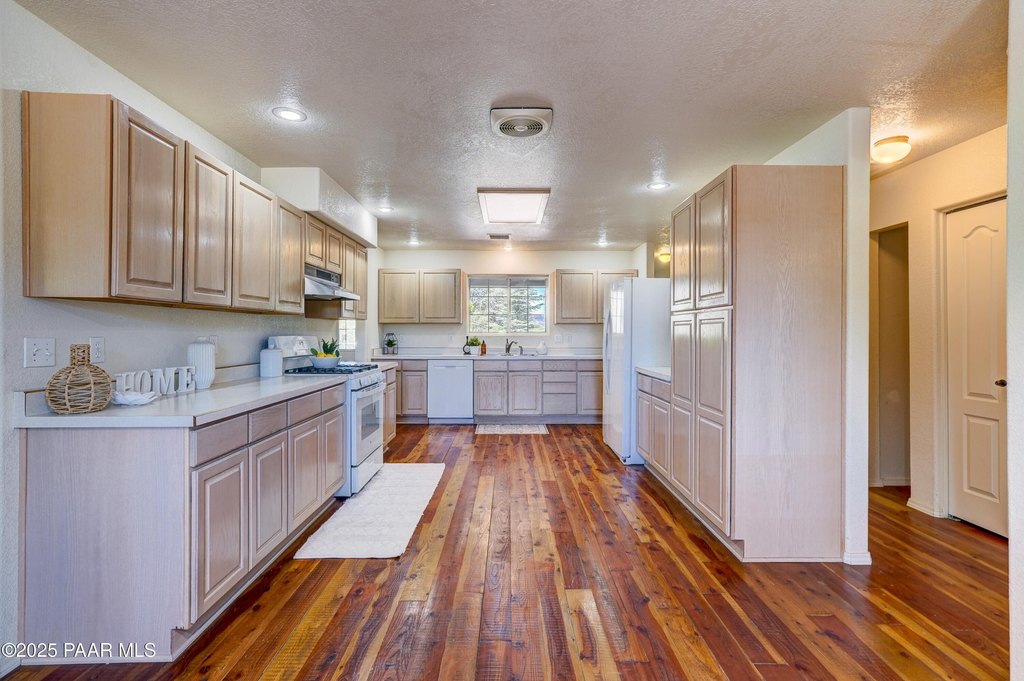 Prescott, Arizona, 86305, United States, 4 Bedrooms Bedrooms, ,3 BathroomsBathrooms,Residential,Forsale,1903144