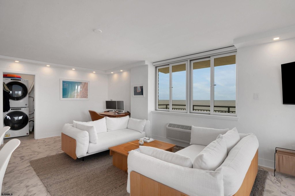 Margate, New Jersey, 08402, United States, 2 Bedrooms Bedrooms, ,2 BathroomsBathrooms,Residential,Forsale,1967248