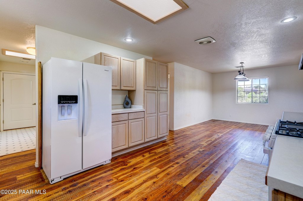 Prescott, Arizona, 86305, United States, 4 Bedrooms Bedrooms, ,3 BathroomsBathrooms,Residential,Forsale,1903144