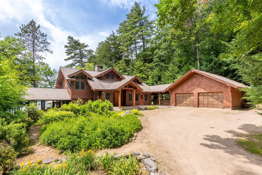 Moultonborough, New Hampshire, 03254, United States, 4 Bedrooms Bedrooms, ,3 BathroomsBathrooms,Residential,Forsale,1909940