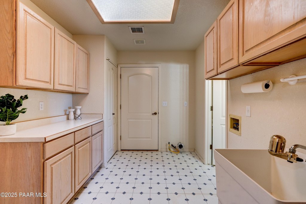 Prescott, Arizona, 86305, United States, 4 Bedrooms Bedrooms, ,3 BathroomsBathrooms,Residential,Forsale,1903144