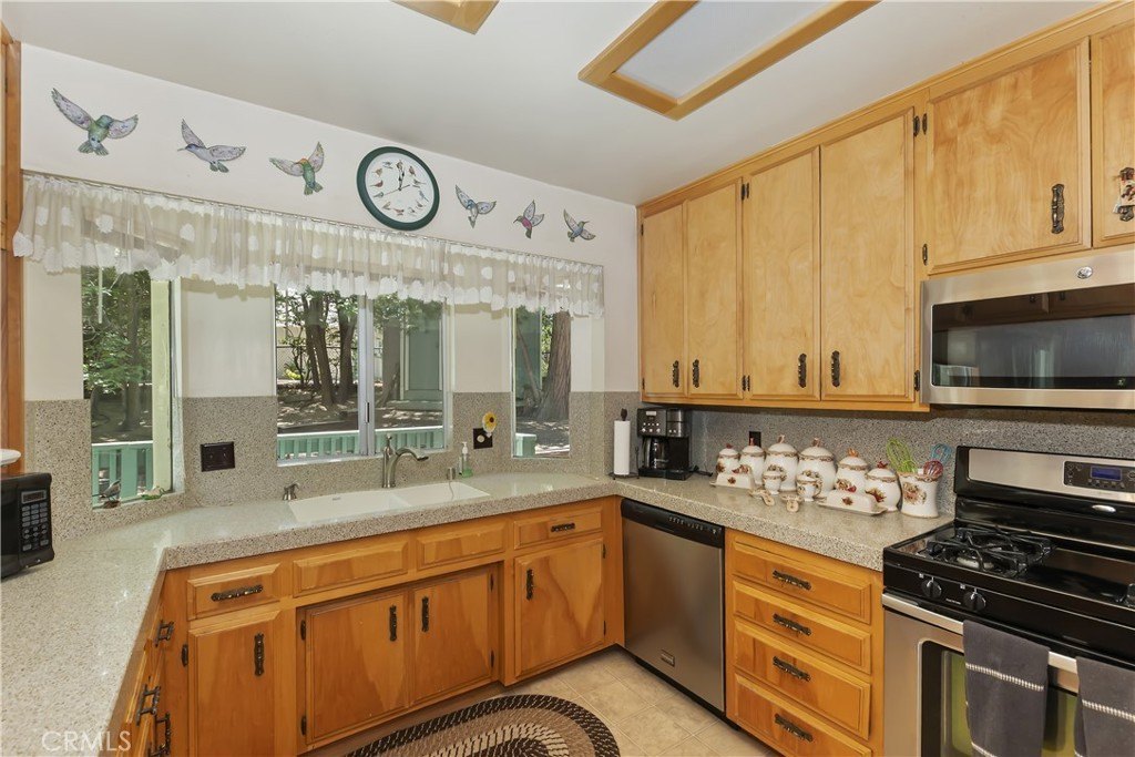 Lake Arrowhead, California, 92352, United States, 3 Bedrooms Bedrooms, ,3 BathroomsBathrooms,Residential,Forsale,1953295