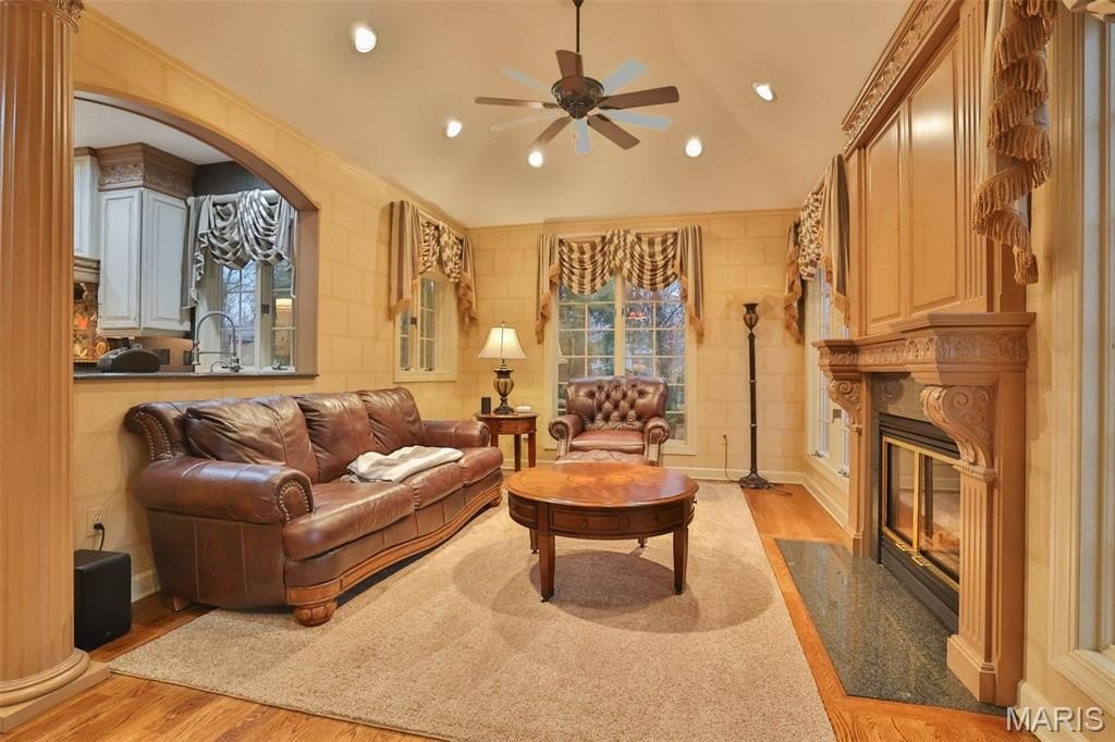 Edwardsville, Illinois, 62025, United States, 3 Bedrooms Bedrooms, ,4.5 BathroomsBathrooms,Residential,Forsale,1944129