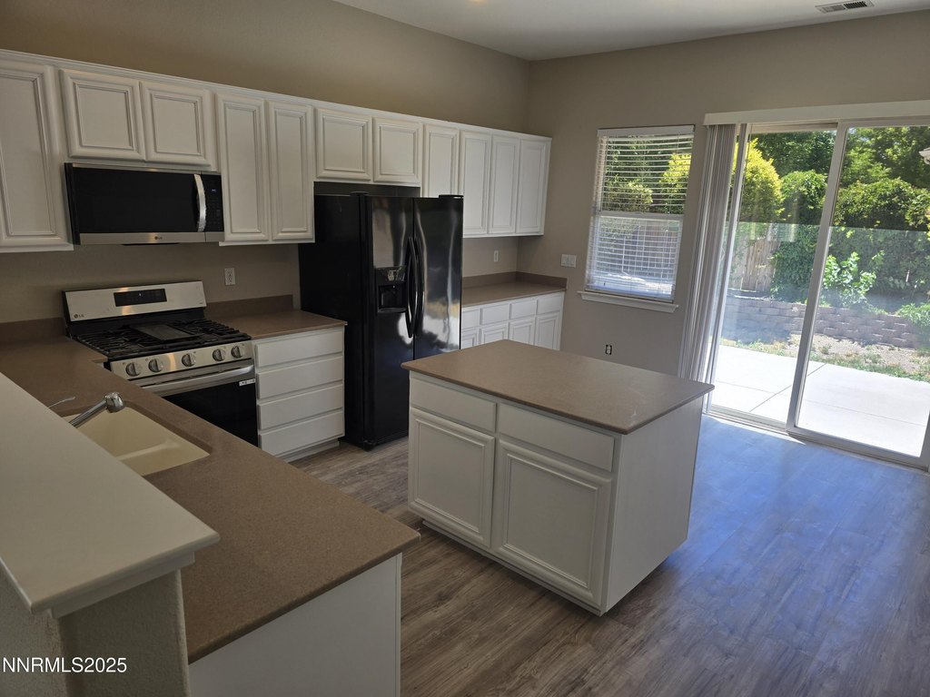 Reno, Nevada, 89521, United States, 3 Bedrooms Bedrooms, ,2 BathroomsBathrooms,Residential,Forsale,1936778
