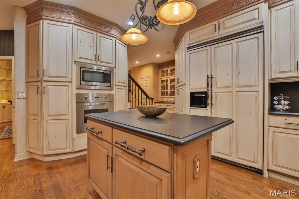 Edwardsville, Illinois, 62025, United States, 3 Bedrooms Bedrooms, ,4.5 BathroomsBathrooms,Residential,Forsale,1944129