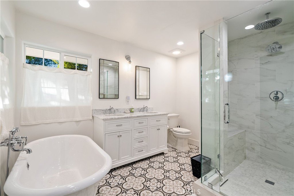Paso Robles, California, 93446, United States, 3 Bedrooms Bedrooms, ,2 BathroomsBathrooms,Residential,Forsale,1899803