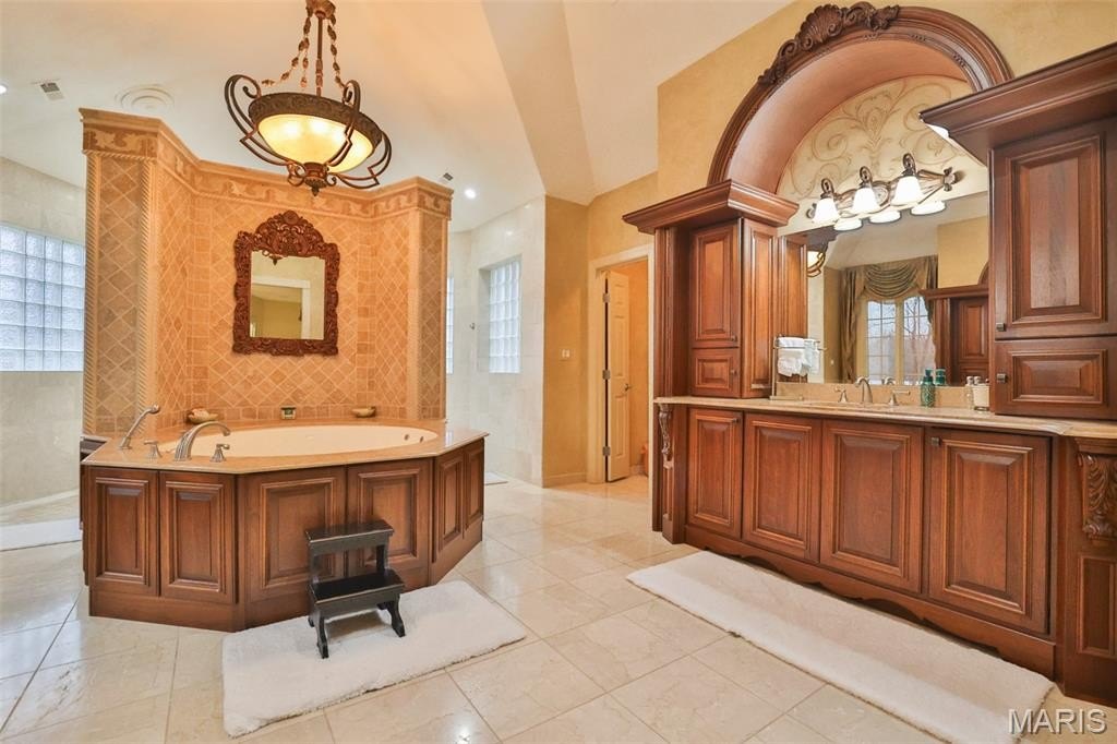 Edwardsville, Illinois, 62025, United States, 3 Bedrooms Bedrooms, ,4.5 BathroomsBathrooms,Residential,Forsale,1944129