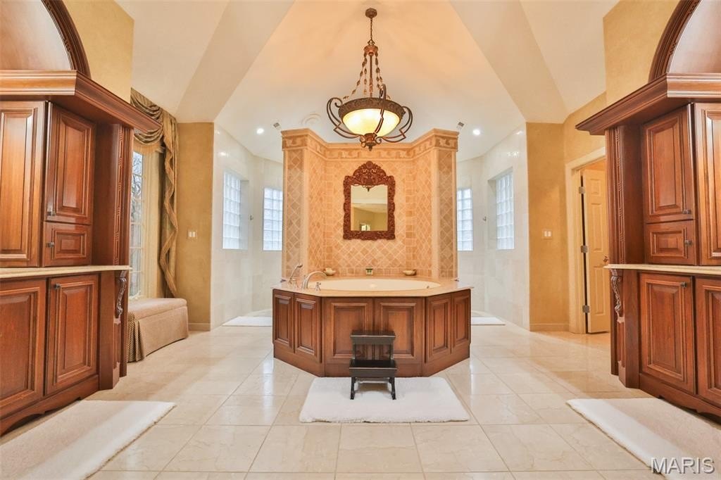 Edwardsville, Illinois, 62025, United States, 3 Bedrooms Bedrooms, ,4.5 BathroomsBathrooms,Residential,Forsale,1944129