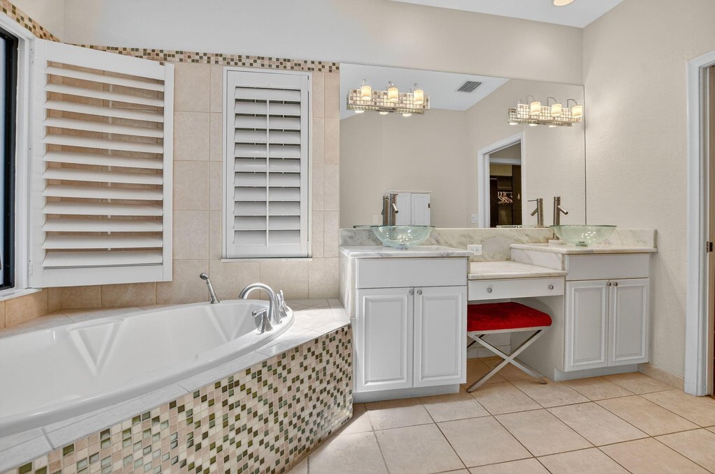 Boca Raton, Florida, 33487, United States, 5 Bedrooms Bedrooms, ,4 BathroomsBathrooms,Residential,Forsale,1905180