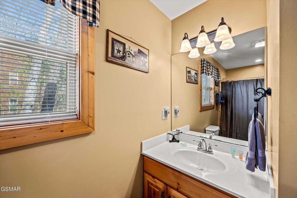 Sevierville, Tennessee, 37862, United States, 3 Bedrooms Bedrooms, ,3.5 BathroomsBathrooms,Residential,Forsale,1910181