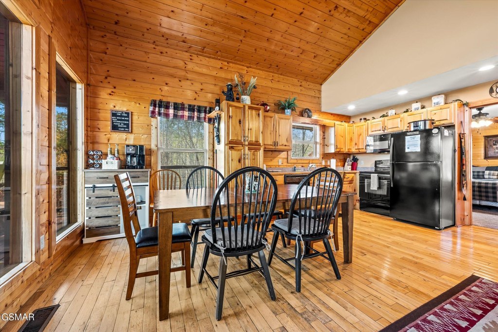 Sevierville, Tennessee, 37862, United States, 3 Bedrooms Bedrooms, ,3.5 BathroomsBathrooms,Residential,Forsale,1910181