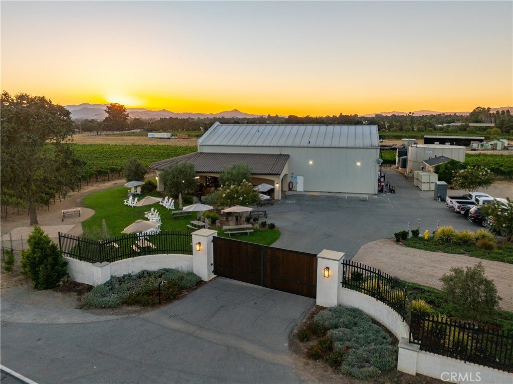 Gilroy, California, 95020, United States, ,Commercial,Forsale,2004825