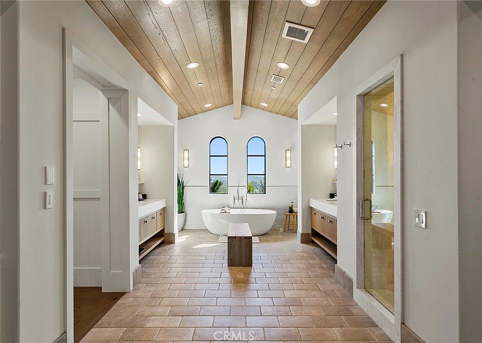 Mission Viejo, California, 92694, United States, 5 Bedrooms Bedrooms, ,7 BathroomsBathrooms,Residential,Forsale,1899772