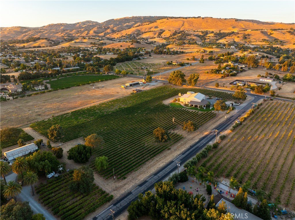 Gilroy, California, 95020, United States, ,Commercial,Forsale,2004825
