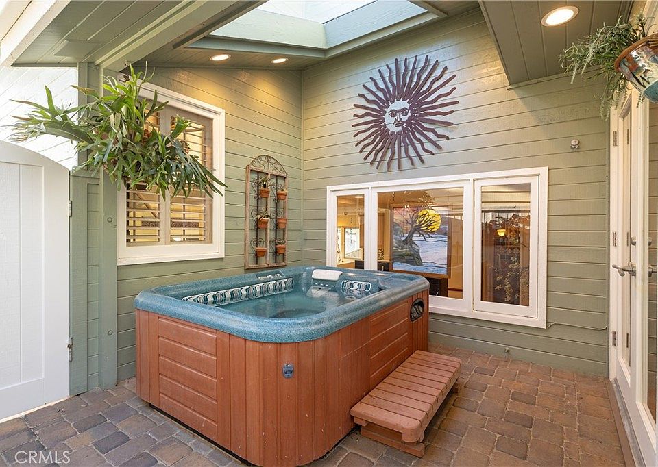 Laguna Beach, California, 92651, United States, 3 Bedrooms Bedrooms, ,3 BathroomsBathrooms,Residential,Forsale,1884152