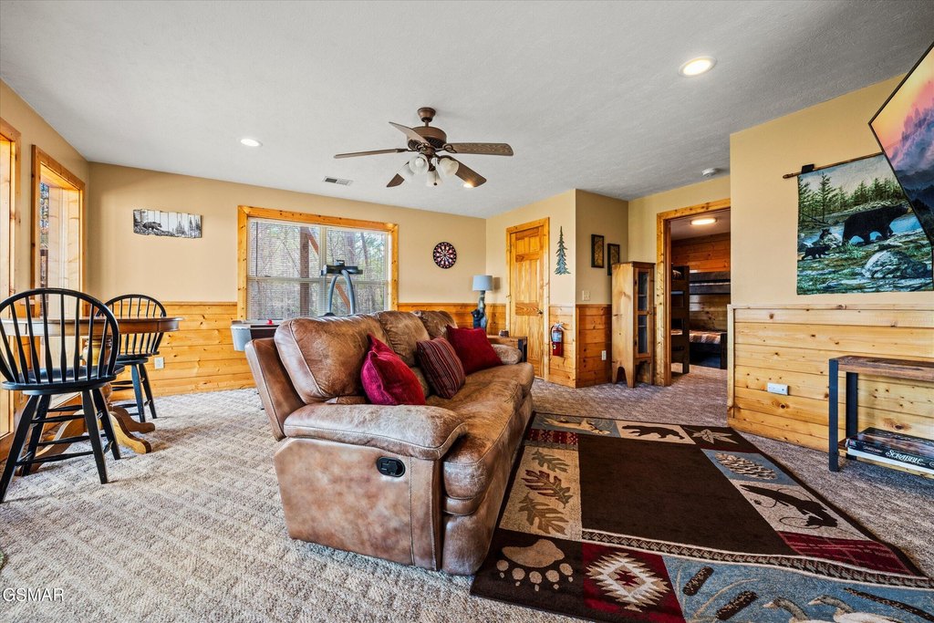 Sevierville, Tennessee, 37862, United States, 3 Bedrooms Bedrooms, ,3.5 BathroomsBathrooms,Residential,Forsale,1910181