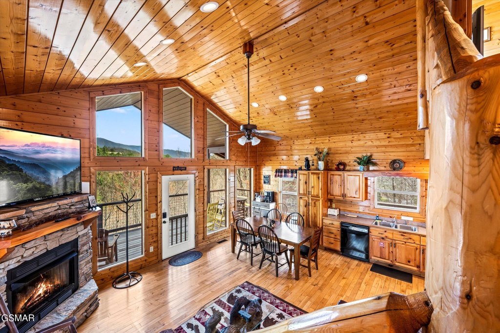 Sevierville, Tennessee, 37862, United States, 3 Bedrooms Bedrooms, ,3.5 BathroomsBathrooms,Residential,Forsale,1910181