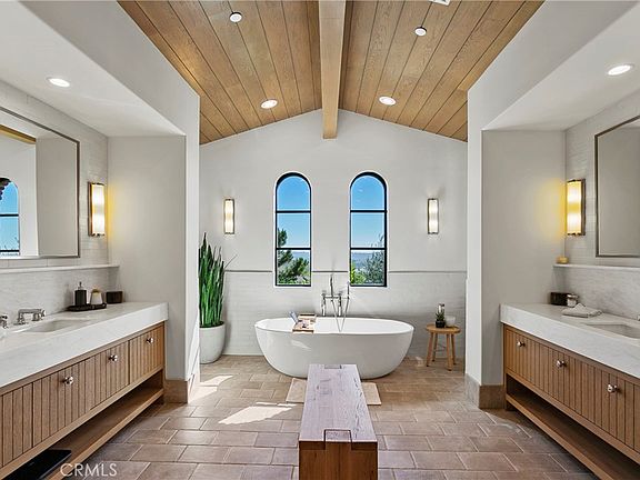 Mission Viejo, California, 92694, United States, 5 Bedrooms Bedrooms, ,7 BathroomsBathrooms,Residential,Forsale,1899772