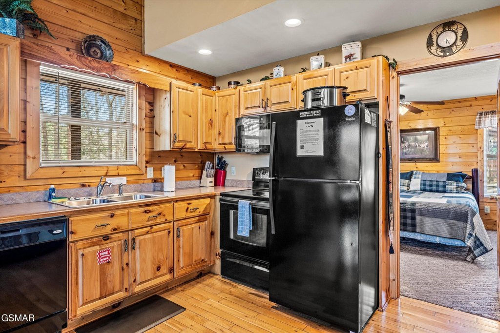 Sevierville, Tennessee, 37862, United States, 3 Bedrooms Bedrooms, ,3.5 BathroomsBathrooms,Residential,Forsale,1910181