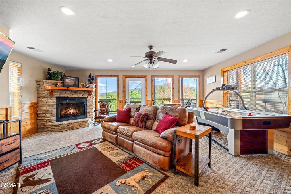 Sevierville, Tennessee, 37862, United States, 3 Bedrooms Bedrooms, ,3.5 BathroomsBathrooms,Residential,Forsale,1910181