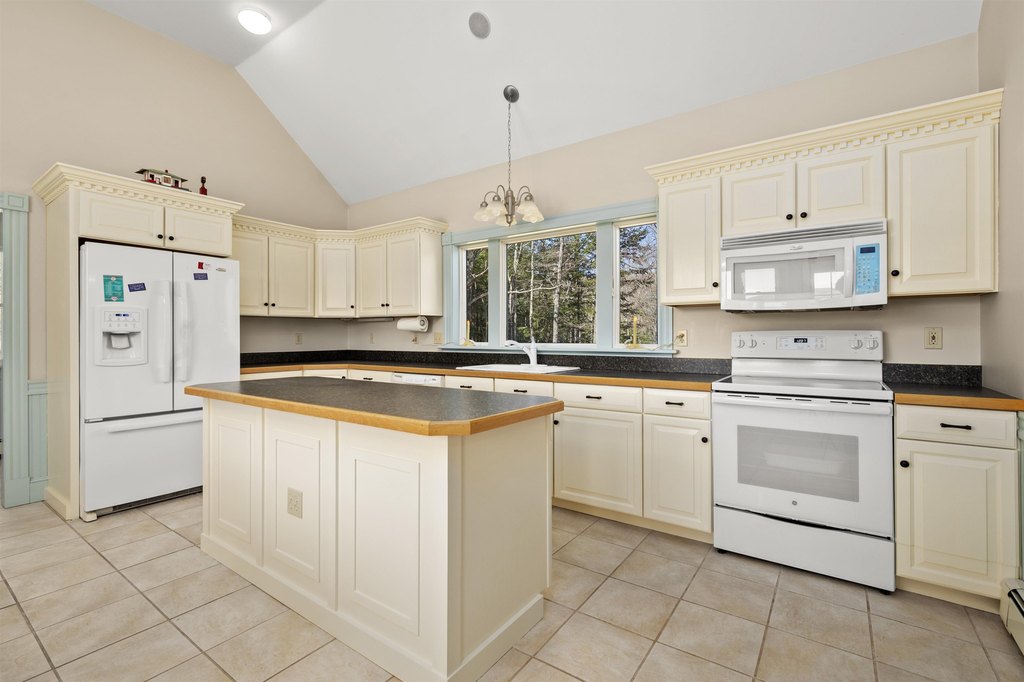 Sandwich, New Hampshire, 03227, United States, 3 Bedrooms Bedrooms, ,3.5 BathroomsBathrooms,Residential,Forsale,1941241
