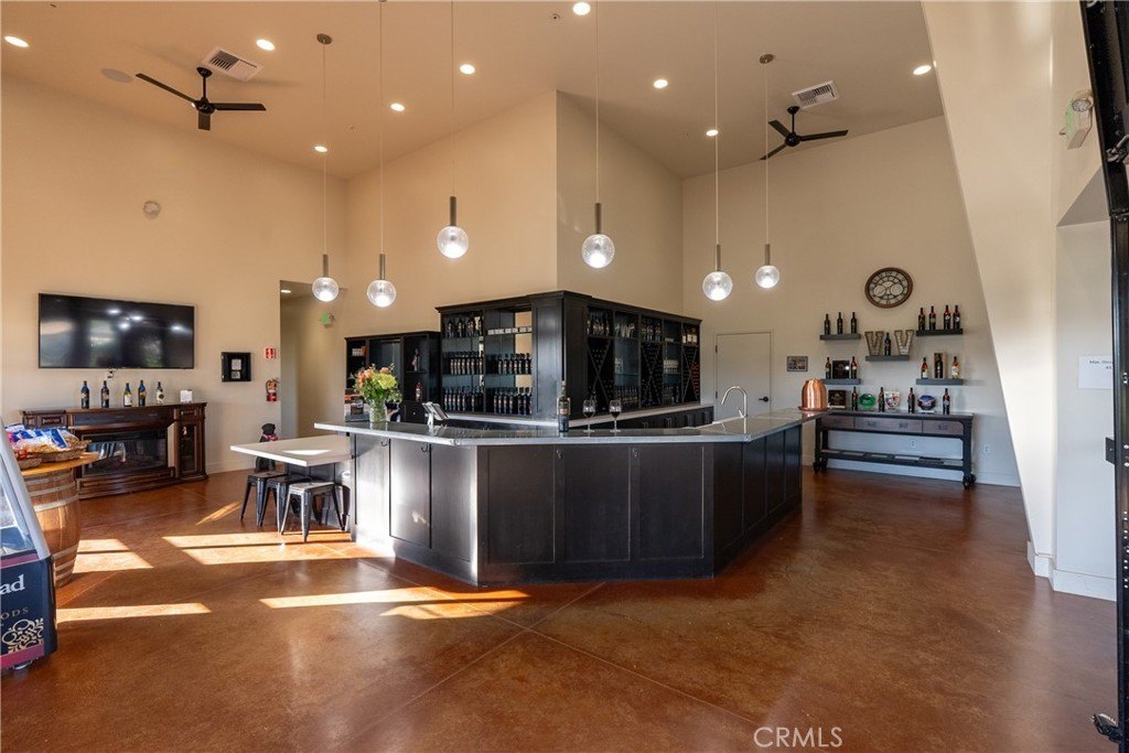 Gilroy, California, 95020, United States, ,Commercial,Forsale,2004825