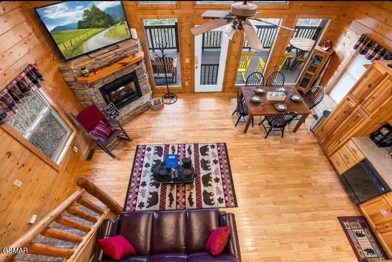 Sevierville, Tennessee, 37862, United States, 3 Bedrooms Bedrooms, ,3.5 BathroomsBathrooms,Residential,Forsale,1910181