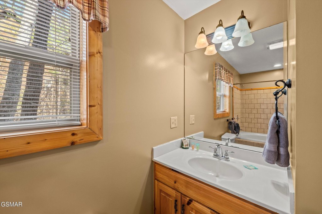 Sevierville, Tennessee, 37862, United States, 3 Bedrooms Bedrooms, ,3.5 BathroomsBathrooms,Residential,Forsale,1910181