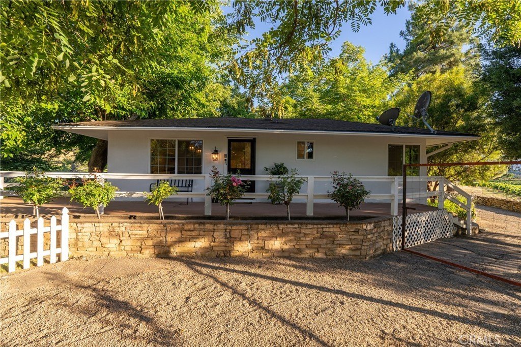 Paso Robles, California, 93446, United States, 3 Bedrooms Bedrooms, ,2 BathroomsBathrooms,Residential,Forsale,1899803