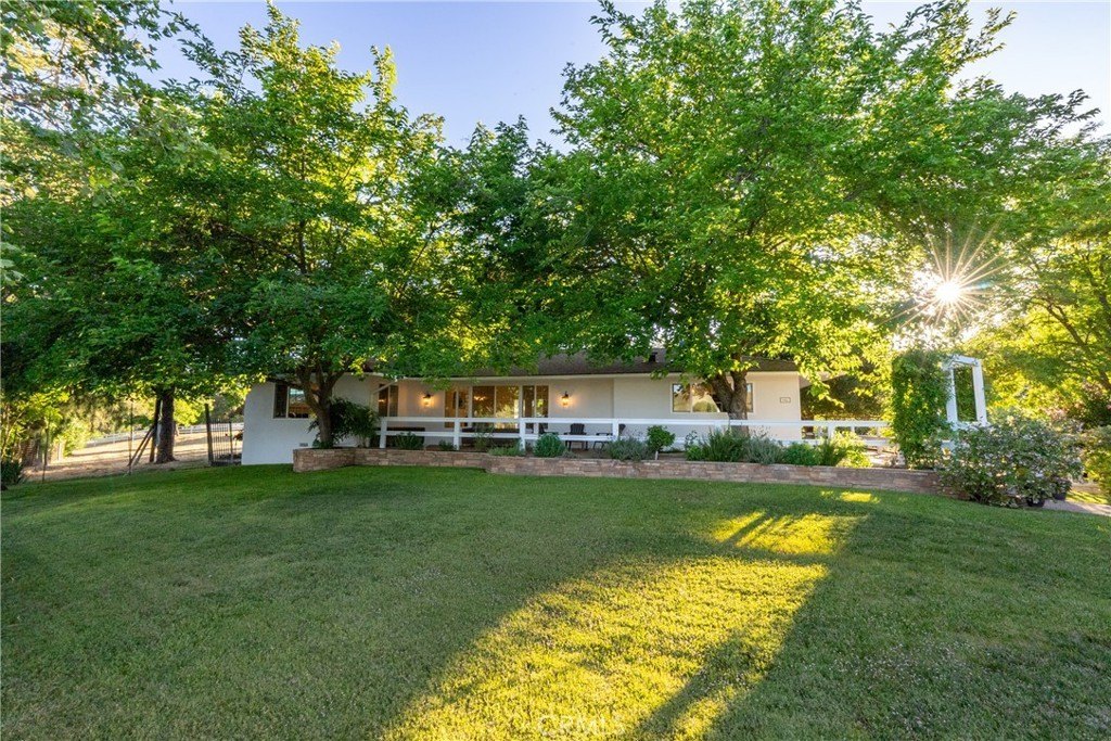 Paso Robles, California, 93446, United States, 3 Bedrooms Bedrooms, ,2 BathroomsBathrooms,Residential,Forsale,1899803