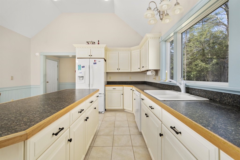 Sandwich, New Hampshire, 03227, United States, 3 Bedrooms Bedrooms, ,3.5 BathroomsBathrooms,Residential,Forsale,1941241