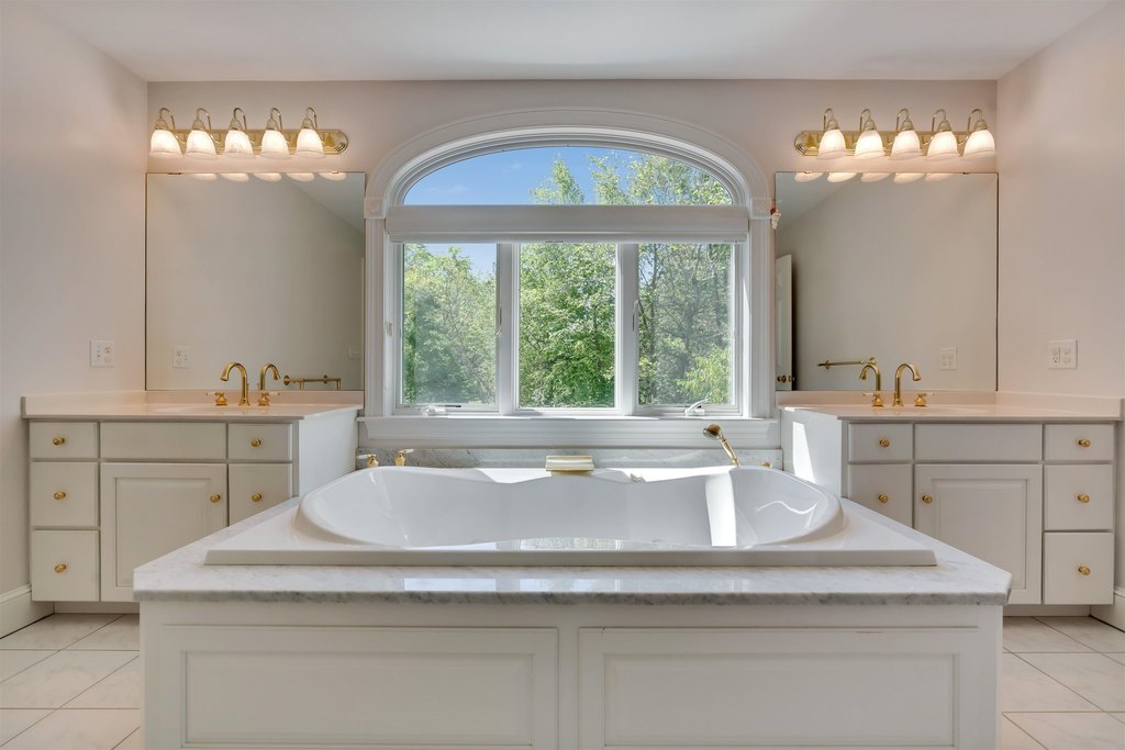 North Hampton, New Hampshire, 03862, United States, 5 Bedrooms Bedrooms, ,4.5 BathroomsBathrooms,Residential,Forsale,1933933