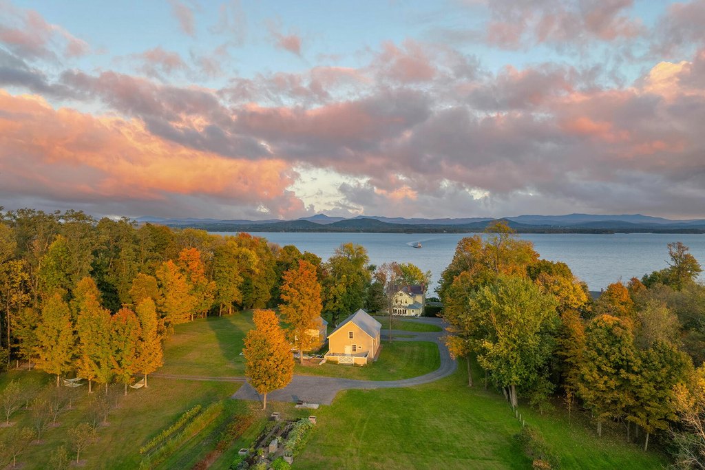 Essex, New York, 12936, United States, 6 Bedrooms Bedrooms, ,5.5 BathroomsBathrooms,Residential,Forsale,1953150