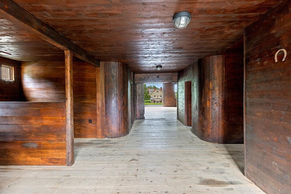 Essex, New York, 12936, United States, 6 Bedrooms Bedrooms, ,5.5 BathroomsBathrooms,Residential,Forsale,1953150