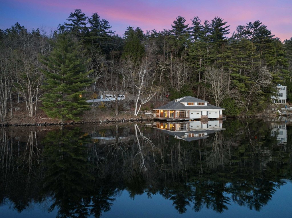Alton, New Hampshire, 03810, United States, 2 Bedrooms Bedrooms, ,1.5 BathroomsBathrooms,Residential,Forsale,1894004