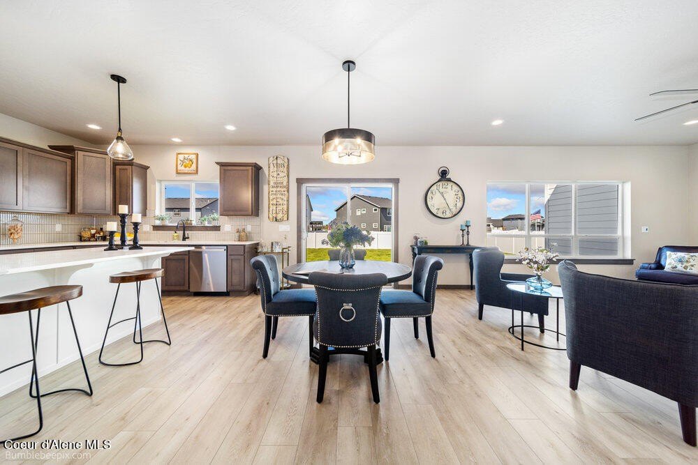 Post Falls, Idaho, 83854, United States, 5 Bedrooms Bedrooms, ,3 BathroomsBathrooms,Residential,Forsale,1984591