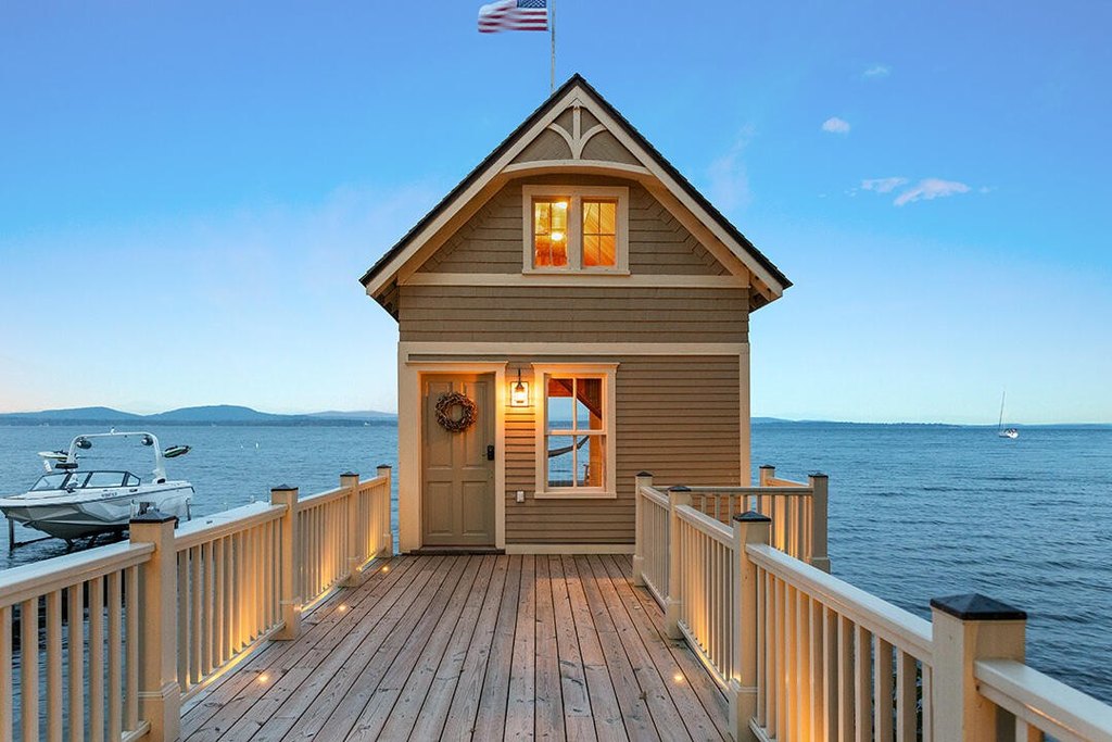 Essex, New York, 12936, United States, 6 Bedrooms Bedrooms, ,5.5 BathroomsBathrooms,Residential,Forsale,1953150