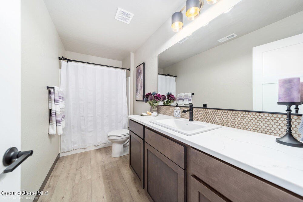 Post Falls, Idaho, 83854, United States, 5 Bedrooms Bedrooms, ,3 BathroomsBathrooms,Residential,Forsale,1984591