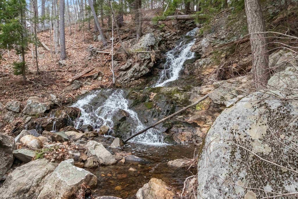 Alton, New Hampshire, 03810, United States, 2 Bedrooms Bedrooms, ,1.5 BathroomsBathrooms,Residential,Forsale,1894004