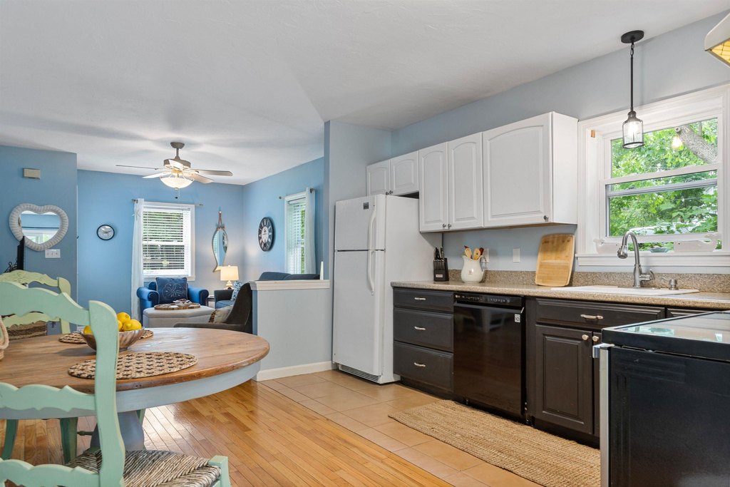 Hampton, New Hampshire, 03842, United States, 2 Bedrooms Bedrooms, ,1 BathroomBathrooms,Residential,Forsale,1941251