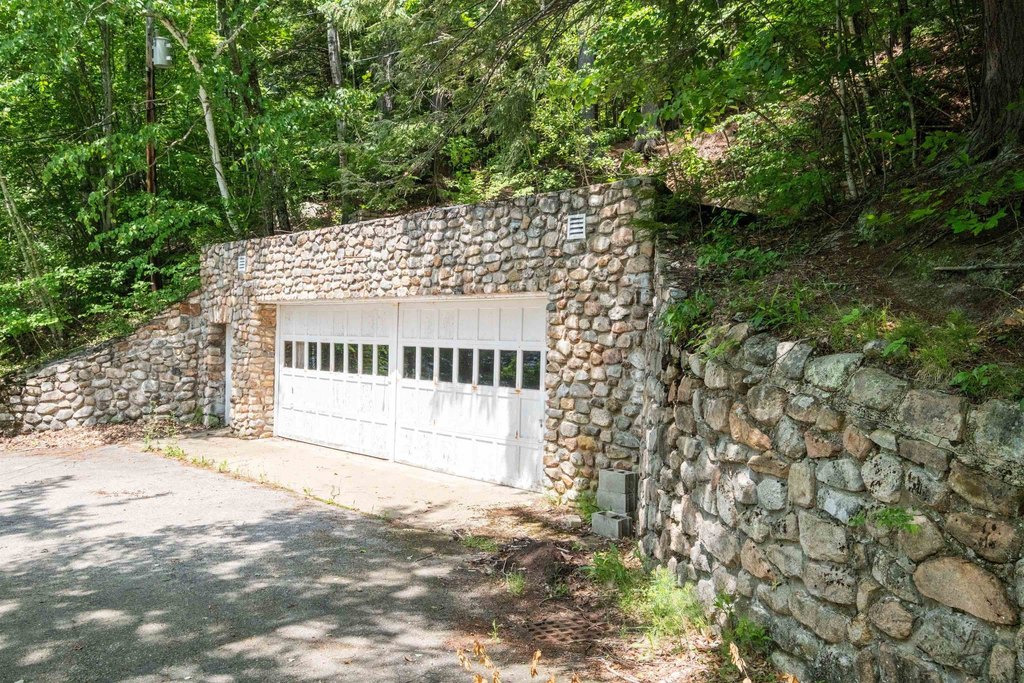Alton, New Hampshire, 03810, United States, 2 Bedrooms Bedrooms, ,1.5 BathroomsBathrooms,Residential,Forsale,1894004