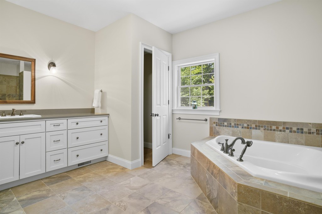 Wolfeboro, New Hampshire, 03894, United States, 4 Bedrooms Bedrooms, ,4.5 BathroomsBathrooms,Residential,Forsale,2004079