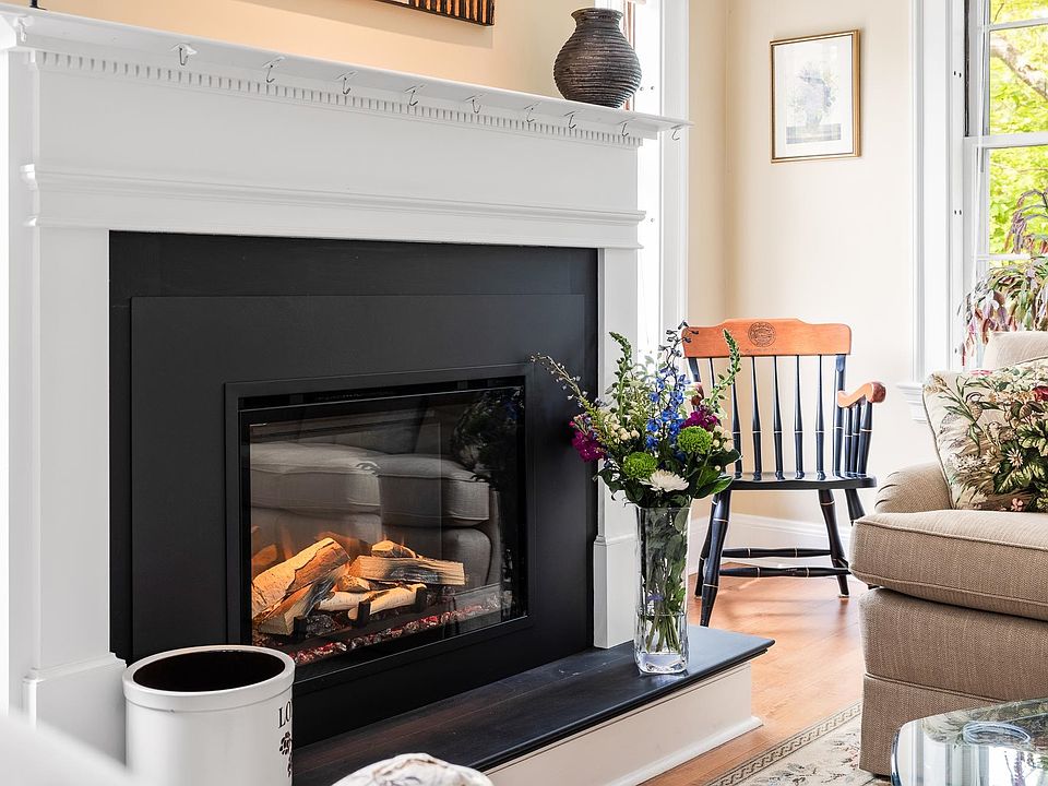 Woodstock, Vermont, 05091, United States, 3 Bedrooms Bedrooms, ,1.5 BathroomsBathrooms,Residential,Forsale,1922580